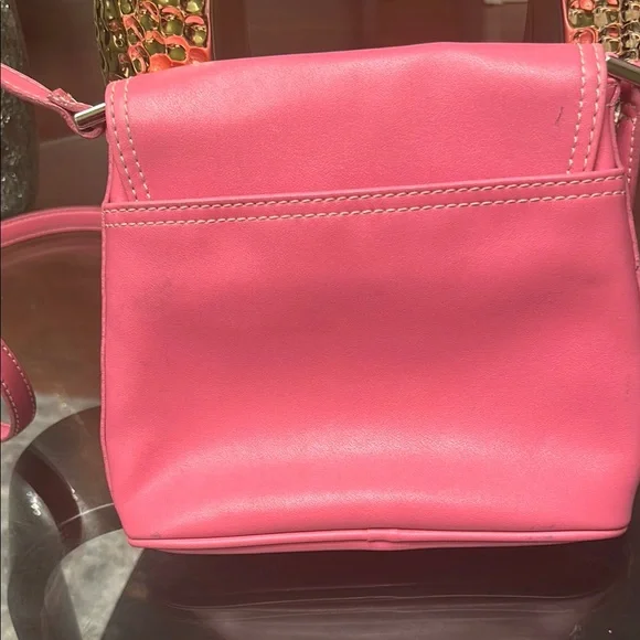 Liz Claiborne Pink leather Crossbody Bag with Flap Closure - Picture 3 of 10